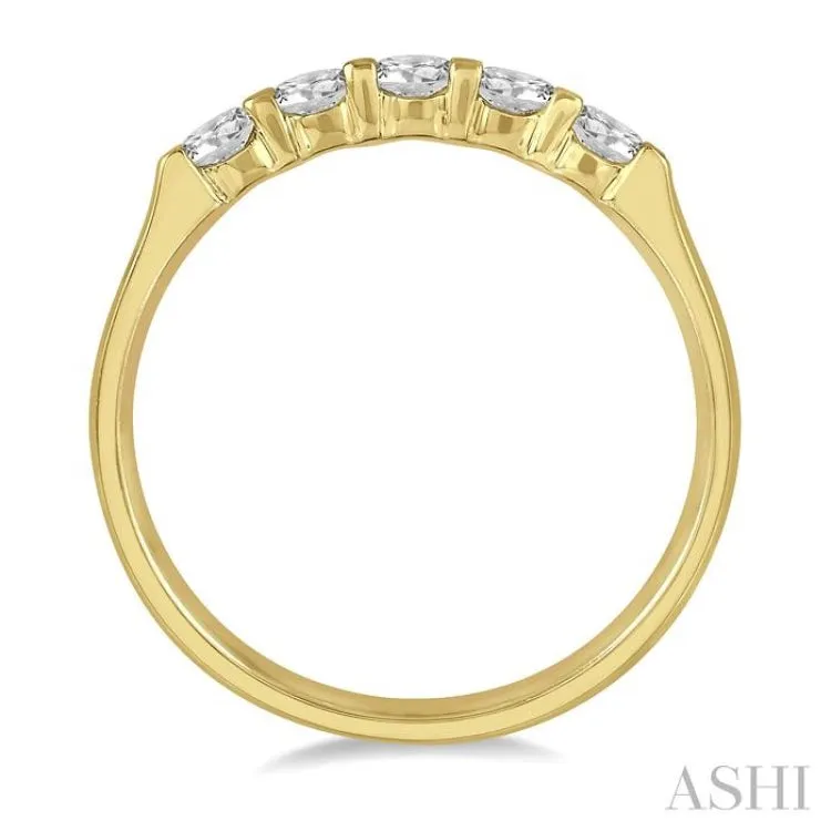 1/2 ctw 5 Stone Round Cut Diamond Wedding Band in 14K Yellow Gold