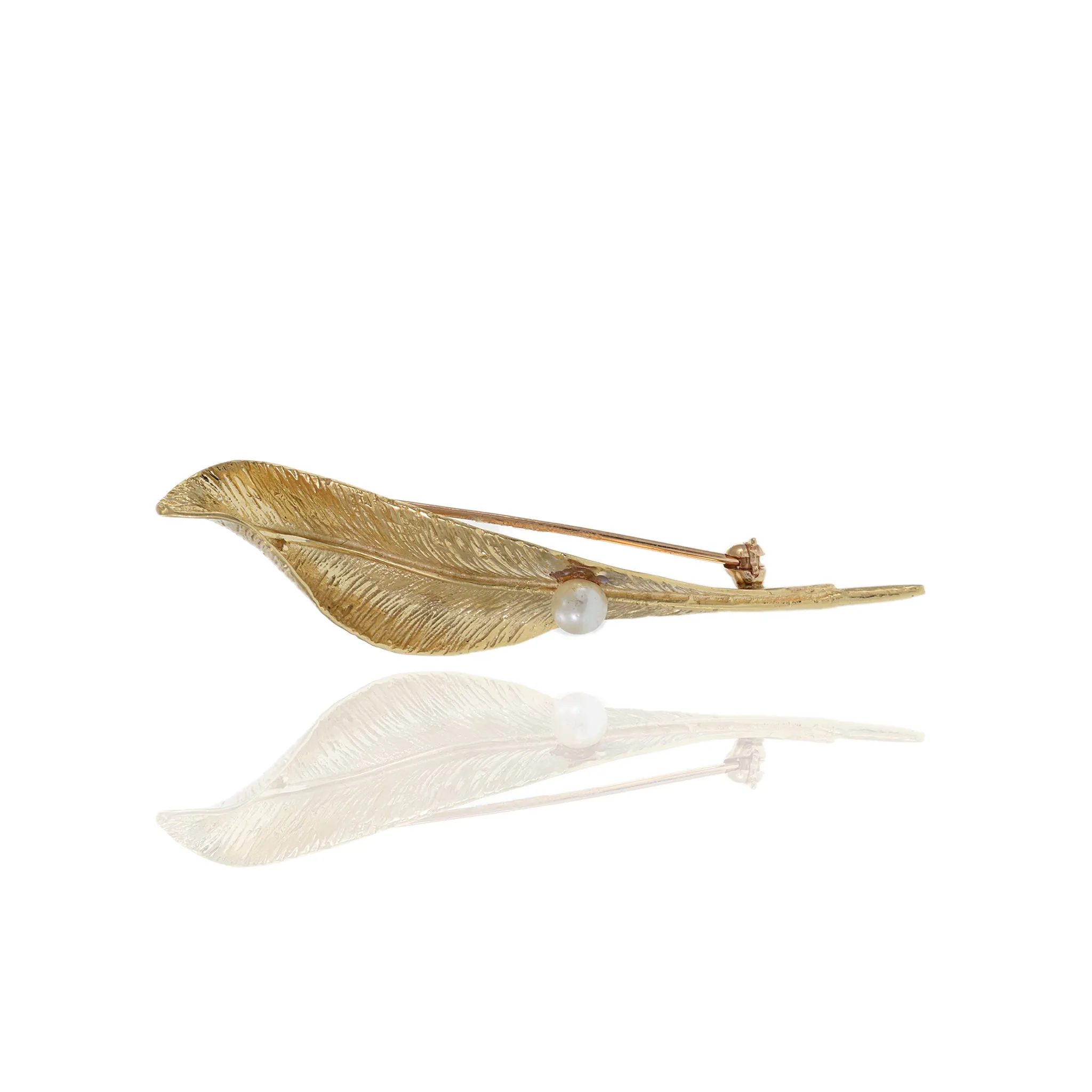 Retro Era 14KT Yellow Gold Leaf Pin With Pearl