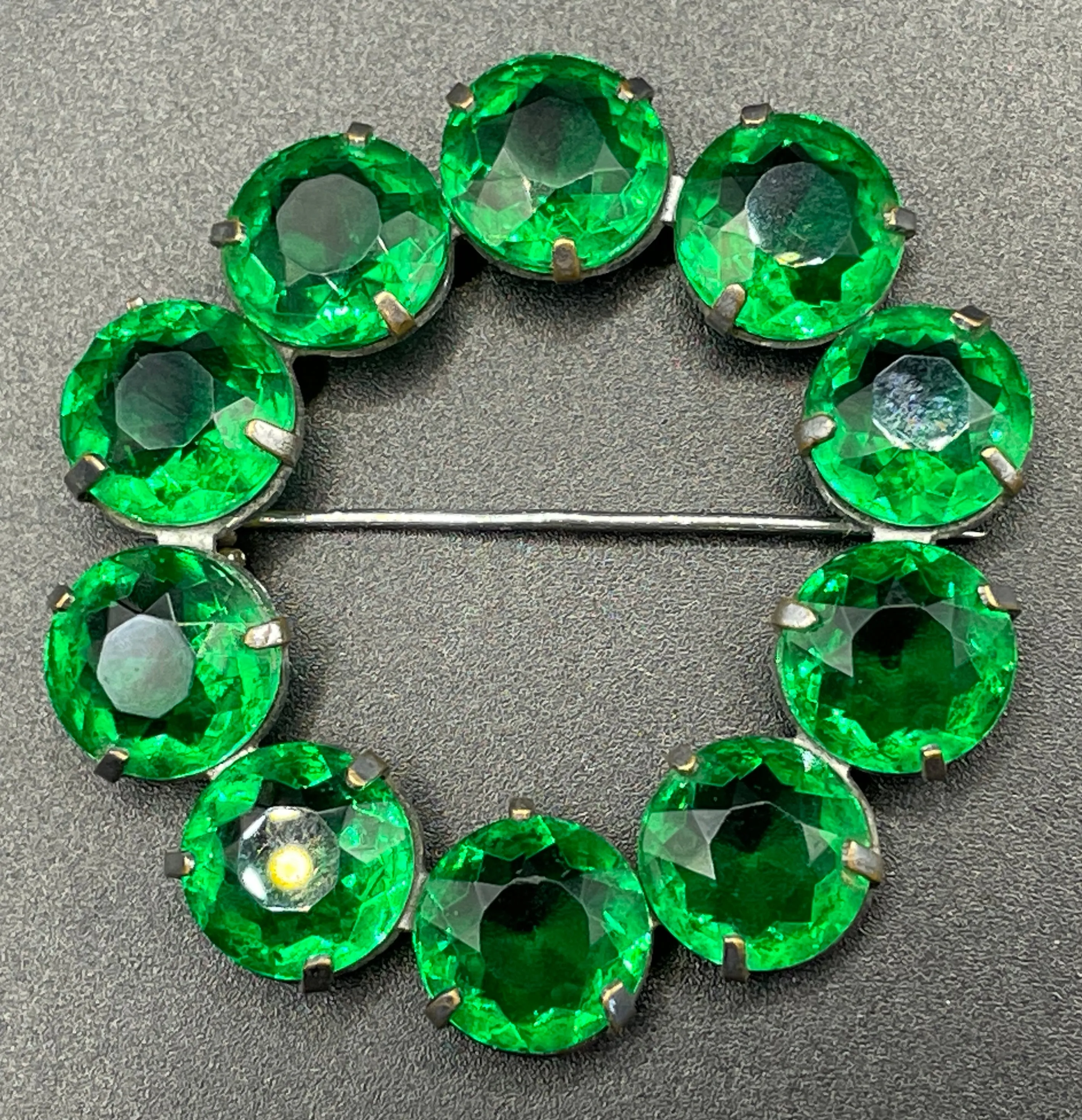 Vintage Art Deco bezel set gorgeous vibrant emerald green crystal riviere circle brooch, open-backed rhinestones in silver tone (Copy)