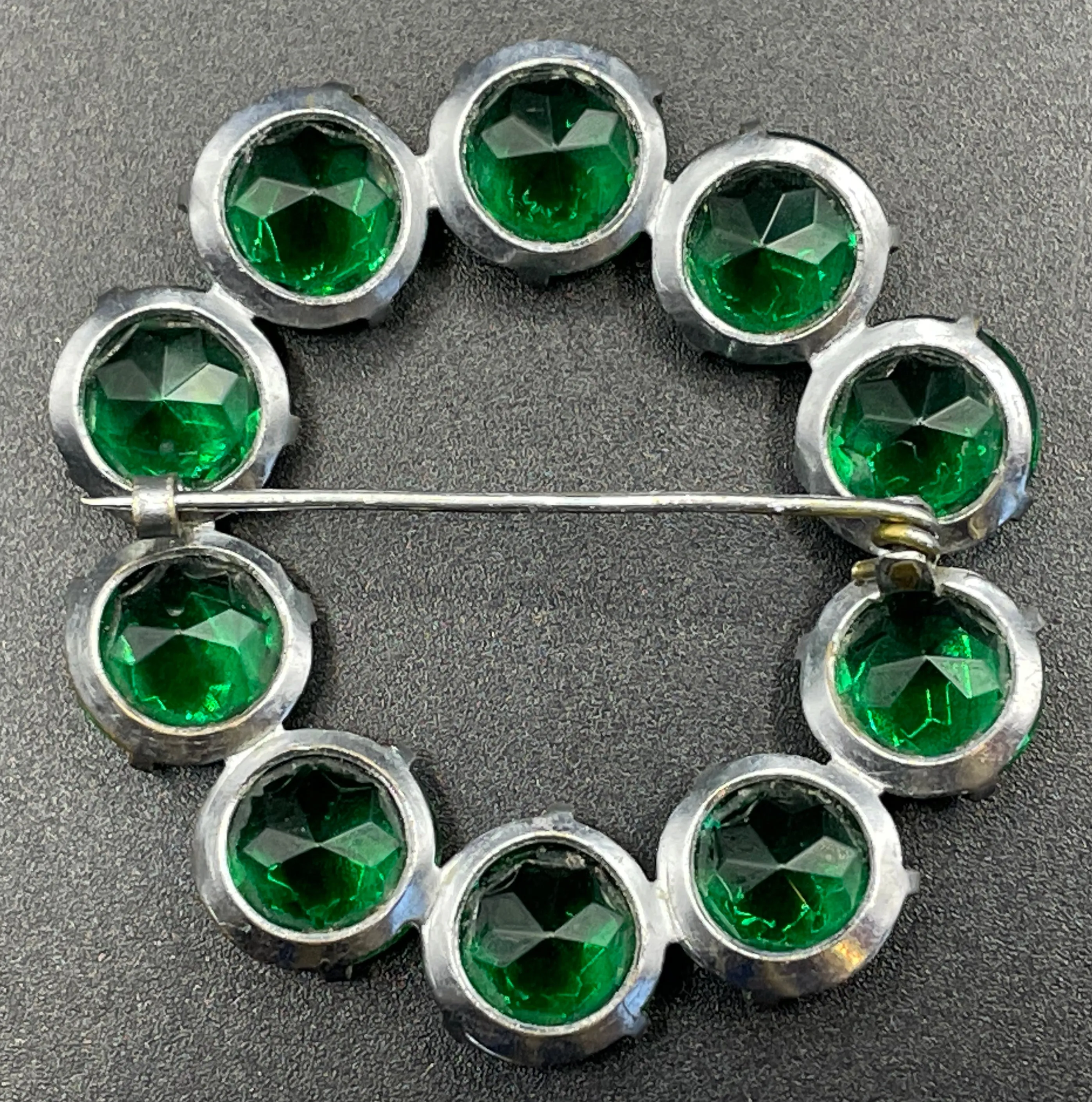 Vintage Art Deco bezel set gorgeous vibrant emerald green crystal riviere circle brooch, open-backed rhinestones in silver tone (Copy)